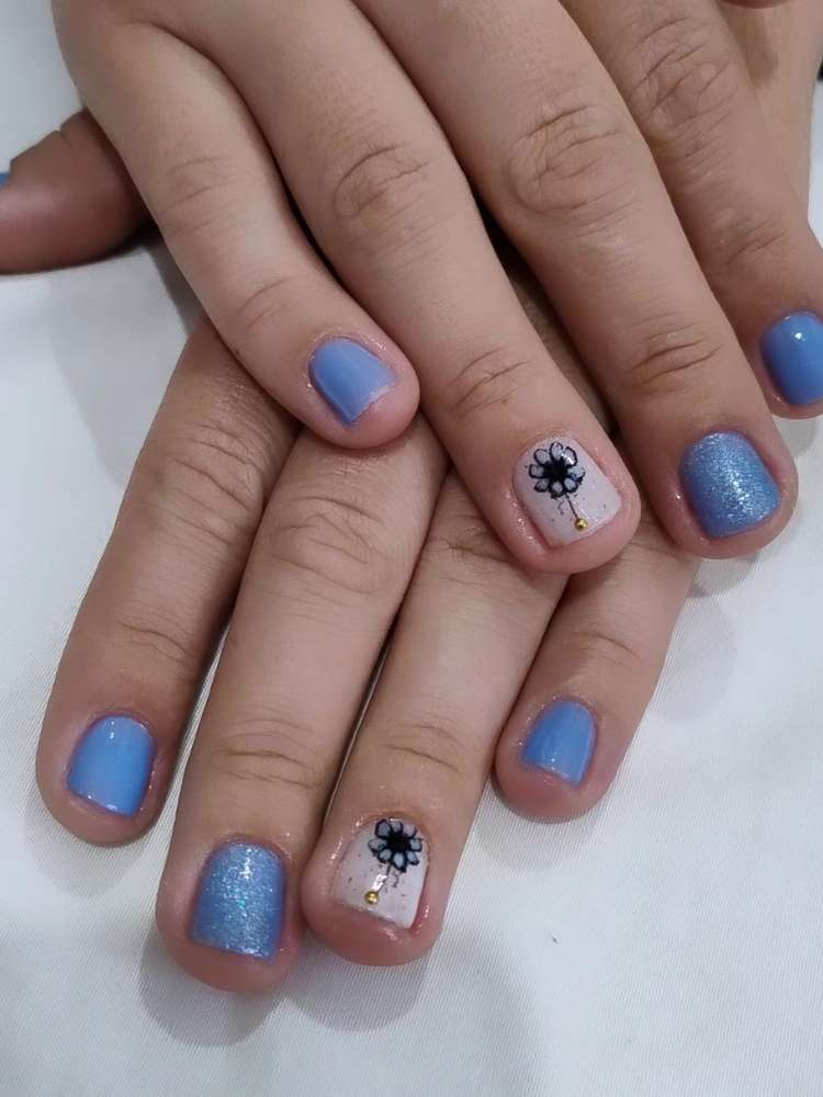 opção de unhas curtas decoradas