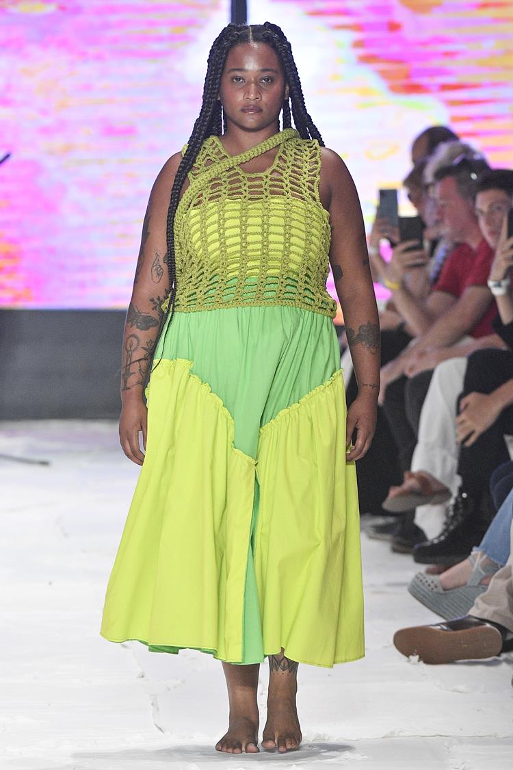 Modelo no desfile da Sou de Algodão no SPFW de 2022