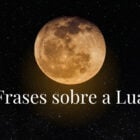 A imagem mostra uma lua cheia brilhante em tons dourados, destacada contra um céu noturno repleto de estrelas. Abaixo da lua, lê-se a frase "Frases sobre a lua" em letras brancas. O fundo escuro realça a beleza e o mistério da lua, criando uma atmosfera serena e contemplativa.