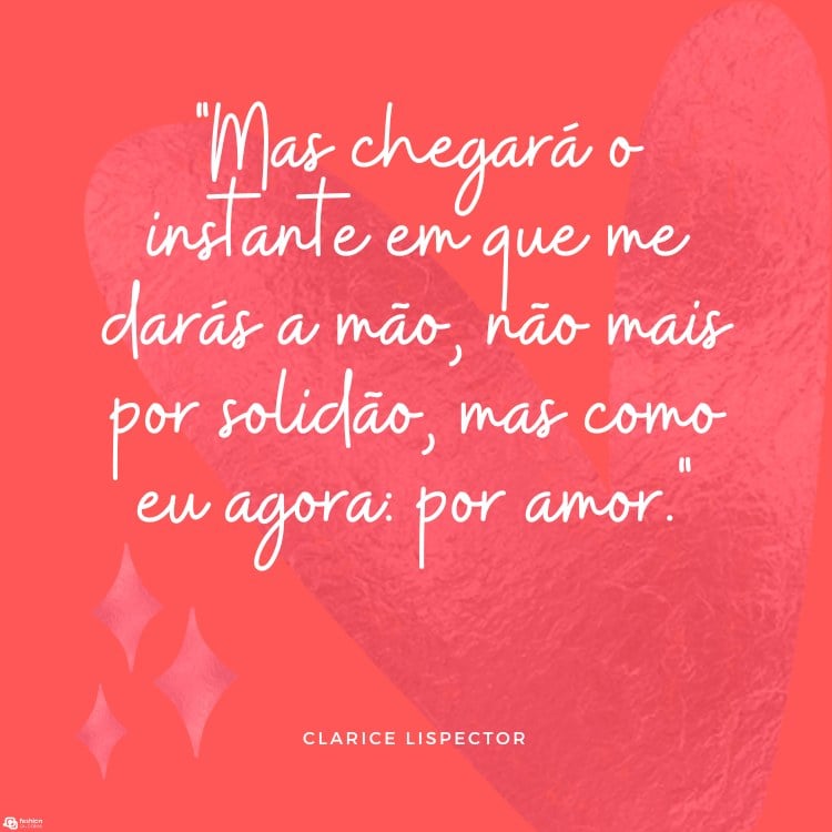 Cartão virtual de fundo vermelho alaranjado com coração rosa e frase "Mas chegará o instante em que me darás a mão, não mais por solidão, mas como eu agora: por amor."