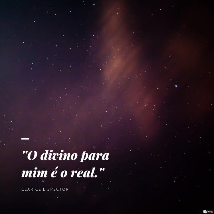 Foto de céu escuro com aurora boreal e frase  "O divino para mim é o real."