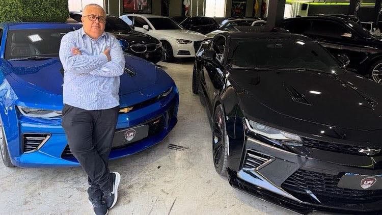 Ricardo Rocha, suposto filho de Gugu Liberato fala de postagens em meio a carros de luxo. Fonte: Instagram