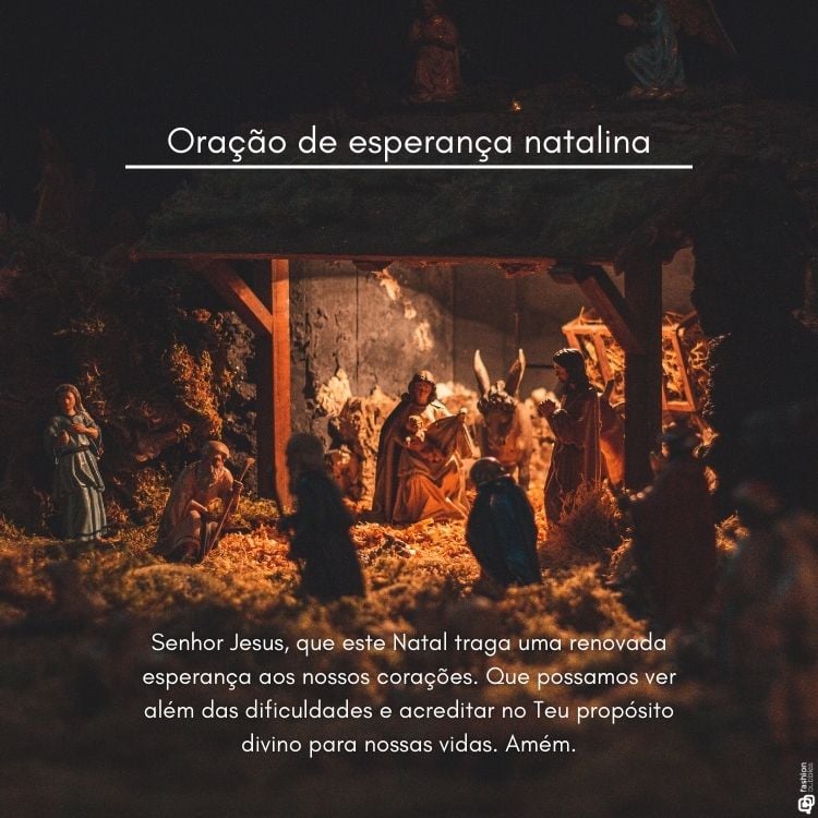 A imagem mostra um presépio iluminado, destacando a cena do nascimento de Jesus. Maria e José estão presentes, cercados por pastores e animais. Acima, lê-se "Oração de esperança natalina". Abaixo, uma oração pede renovação da esperança e fé no propósito divino, trazendo paz e força neste Natal. Amém.