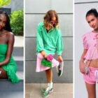 A imagem apresenta três pessoas em diferentes looks coloridos. À esquerda, uma mulher em vestido verde. Ao centro, uma pessoa usando camisa verde e saia rosa. À direita, uma jovem com cropped e shorts rosa, todos posando de forma estilosa.