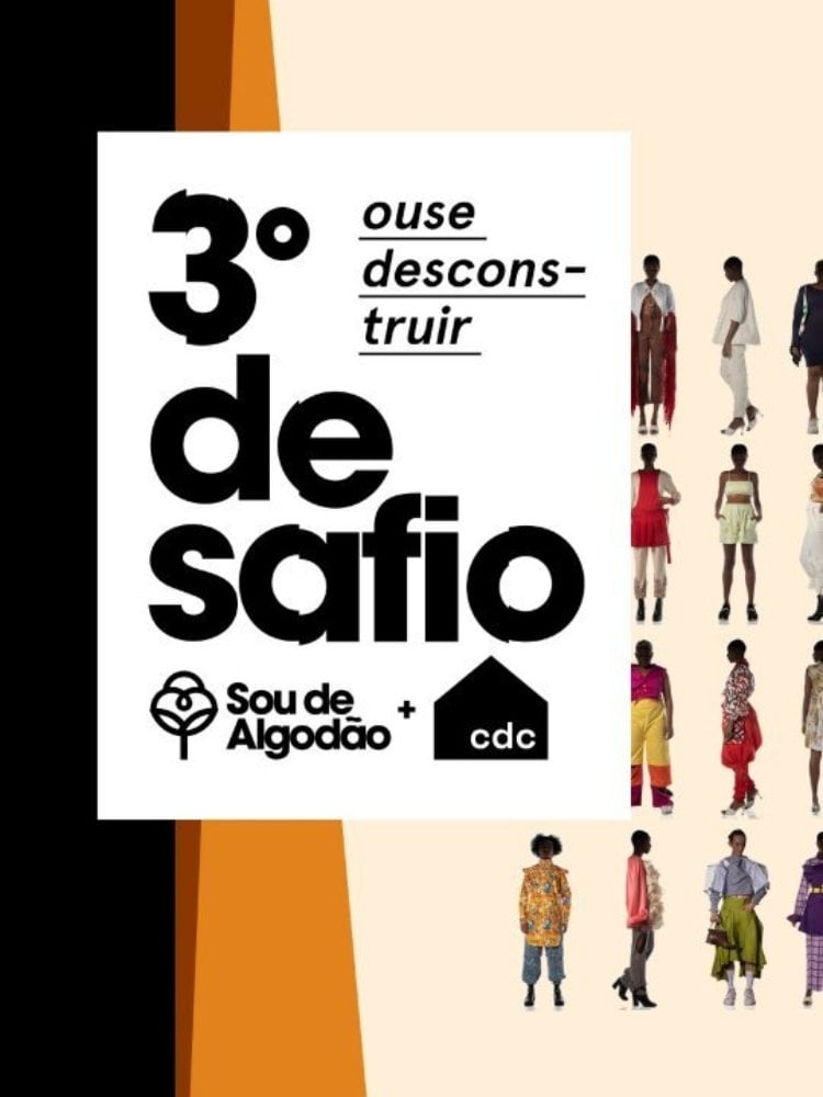 A imagem é um cartaz de divulgação do 3º Desafio Sou de Algodão + Casa de Criadores . No lado esquerdo, um fundo em tons de preto, laranja e bege destacam o texto principal. O título "3º de safio" aparece em fonte grande e preta, com a palavra "desafio" dividida em duas linhas. Acima, lê-se "ouse desconstruir" em letras menores e sublinhadas. Logo abaixo, estão os logotipos da iniciativa, representados pelo ícone de algodão do "Sou de Algodão" e pela casa preta da "Casa de Criadores (cdc)".No lado direito, o fundo bege exibe uma sequência de modelos usados, criações de moda inovadoras, coloridas e contemporâneas, em estilos variados.