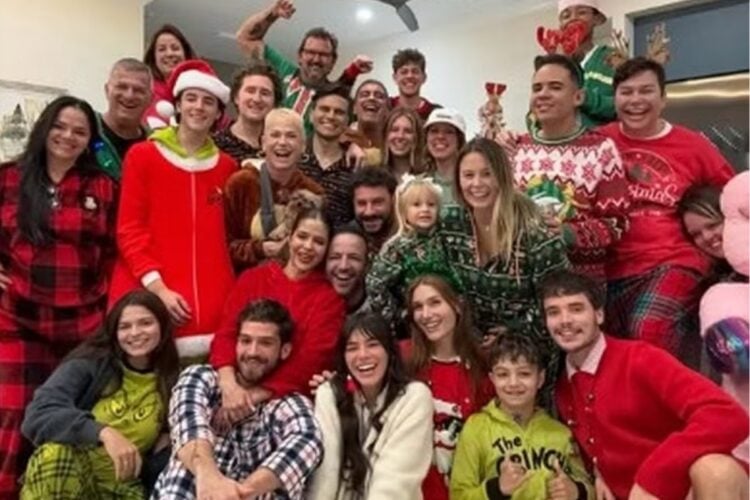 Foto do Natal na casa da Xuxa, quando Bruna Marquezine foi criticada por falar em inglês