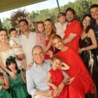 Foto da família de Roberto Justus comemorando Natal antecipado