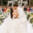 Foto de Larissa Manoela e André Frambach se casando pela terceira vez