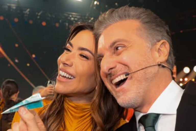 Patrícia Abravanel e Luciano Huck em transmissão simultânea na Globo e no SBT