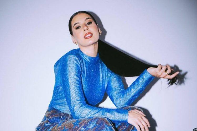 Foto da maquiagem de Ana Castela para cantar o hino nacional na abertura da NFL em São Paulo